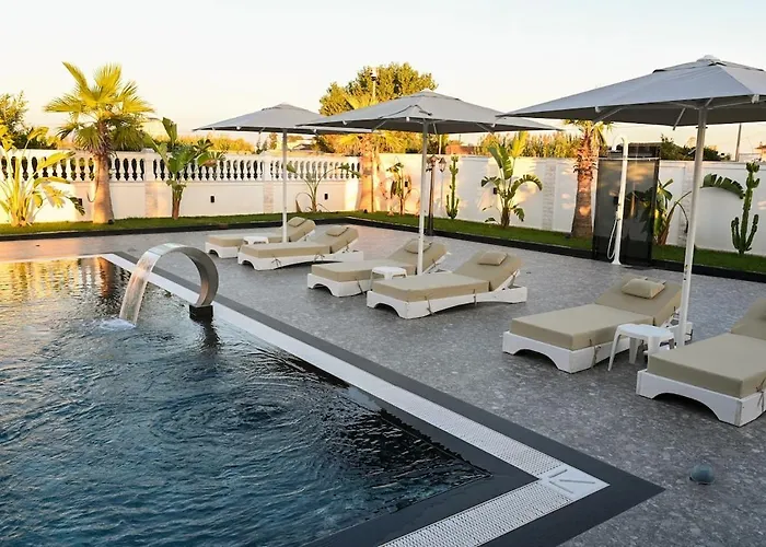 Arden Luxury Pool By Ps Bisht Kamez