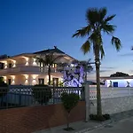 Vila Arden Luxury Pool By Ps Bisht Kamez