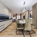 Arden Luxury Pool By Ps * Bisht Kamez