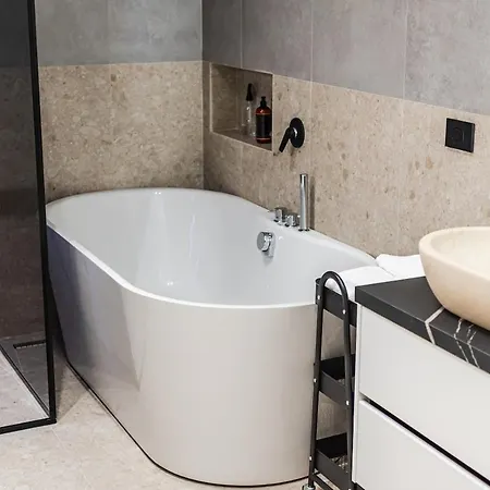 Arden Luxury Pool By Ps * Bisht Kamez