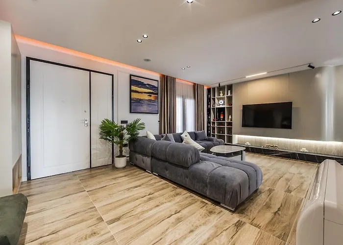 Arden Luxury Pool By Ps * Bisht Kamez