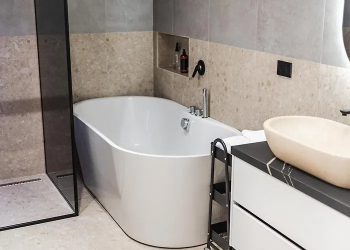 Arden Luxury Pool By Ps * Bisht Kamez