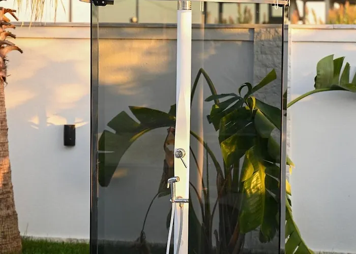 Arden Luxury Pool By Ps Вилла Bisht Kamez