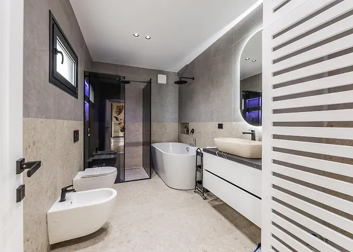 Arden Luxury Pool By Ps * Bisht Kamez