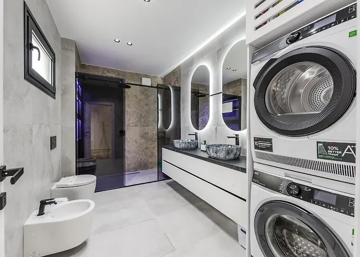 Arden Luxury Pool By Ps * Bisht Kamez