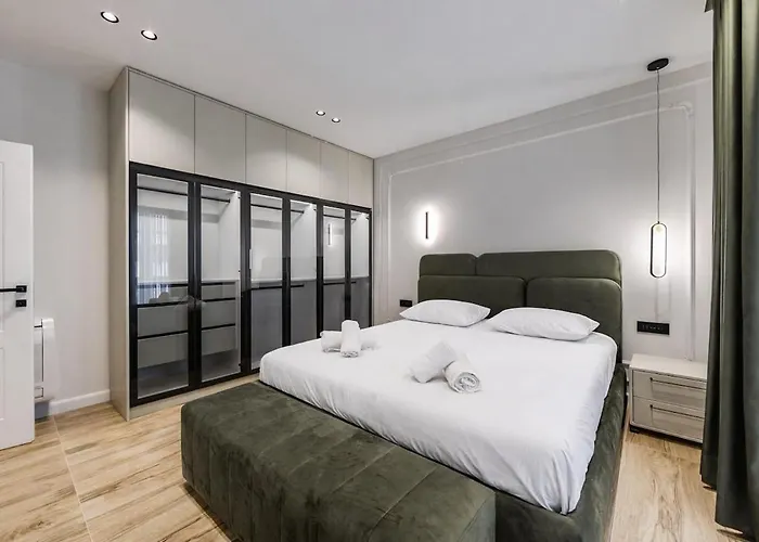 Arden Luxury Pool By Ps *