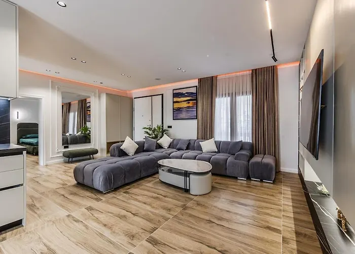 Arden Luxury Pool By Ps * Bisht Kamez