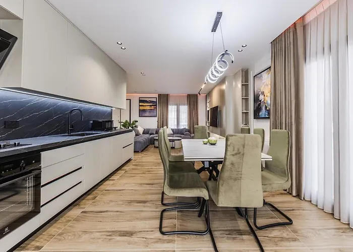 Arden Luxury Pool By Ps * Bisht Kamez