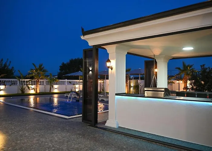 Arden Luxury Pool By Ps